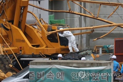 경찰, 타워크레인 사고 관련 원청·하도급 업체 압수수색