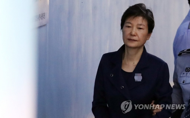 구속 연장 이후 공판에 첫 출석하는 박근혜 전 대통령 (사진 = 연합뉴스 제공)