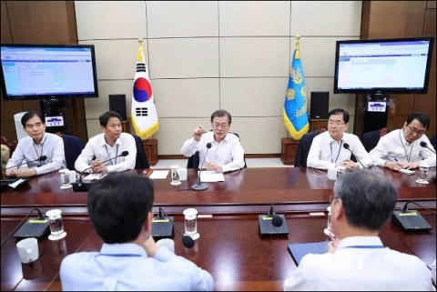 ‘과로사와의 전쟁’ 선포한 文··· 노동·재계 희비