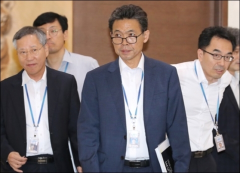 김상조보다 더한 홍장표?··· ‘전방위 일감몰아주기 규제론’ 피력