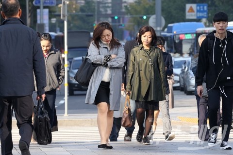 전국 맑고 일부지역 비···기상청 “큰 일교차 주의”