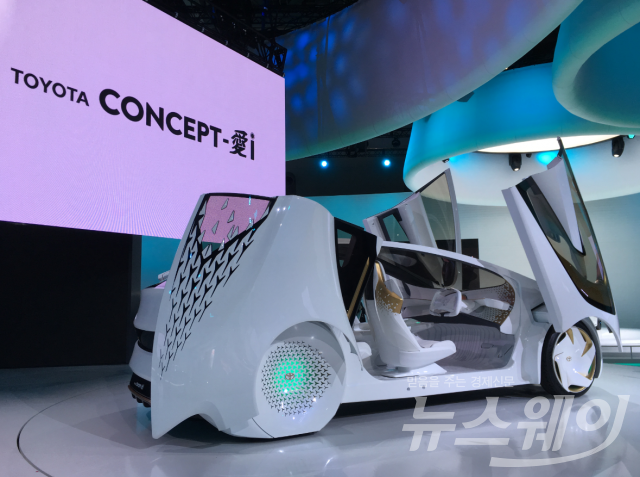 토요타의 콘셉트카 ‘콘셉트-아이(TOYOTA Concept-i)’는 올해 초 프랑크푸르트 모터쇼에 이어 추가적인 라인업을 <br />
 공개했다.(사진=김민수 기자 hms@newsway.co.kr)