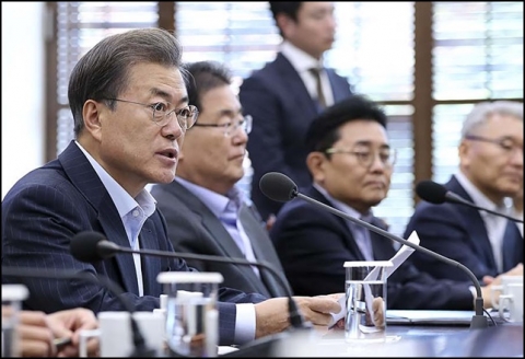 문재인 대통령 “노사정 모두 참여하는 사회적 대화 꼭 필요”