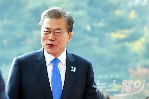 문재인 대통령, 무술년 첫 일정··· 해맞이 산행과 신년인사회 개최