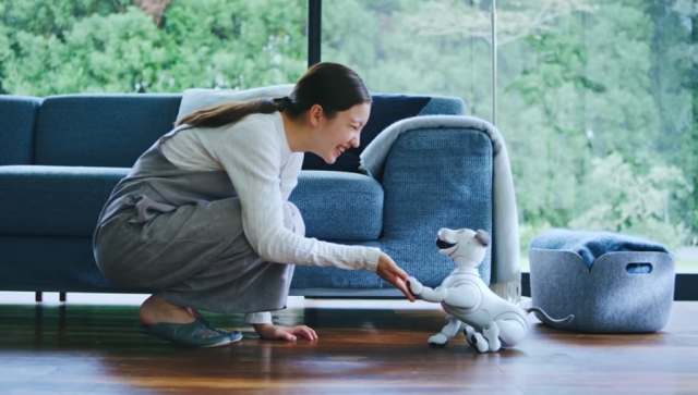 소니의 로봇 강아지 아이보. 사진=유튜브 캡쳐