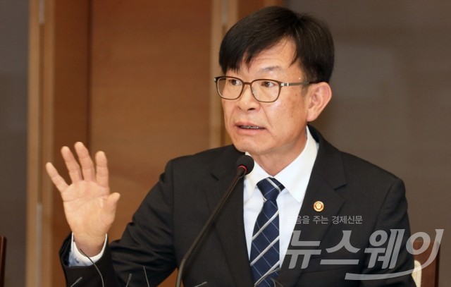 김상조 “5대그룹 개혁의지에 여전히 의구심”