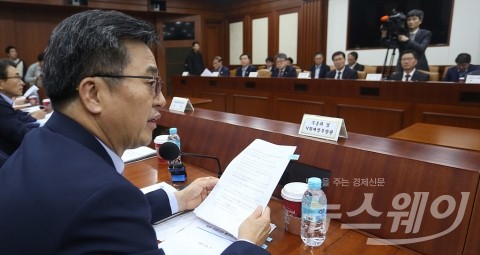 靑 “기재부 세제실장 사상검증 사실 아니다”