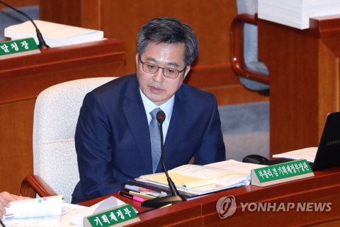 김동연 “내년 특수활동비 예산 18% 삭감”