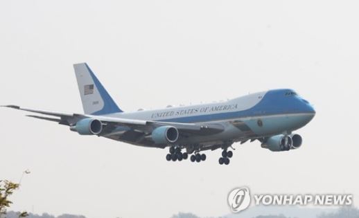 트럼프 대통령 에어포스 원 타고 한국에 도착. 사진=연합뉴스 제공