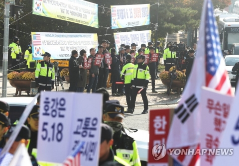 평택 미군기지서 트럼프 방한 찬반 집회 동시 개최