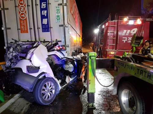 충북 괴산 고속도로서 차량 연쇄추돌···2명 사망 6명 부상