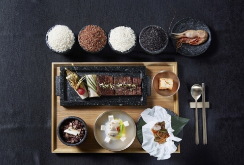 ‘트럼프와 포옹’ 이용수 할머니 “독도새우 맛있었다···日 참견마라”