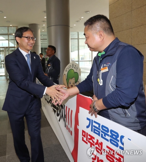 기업 경험 없는 非전문가 논란 여전