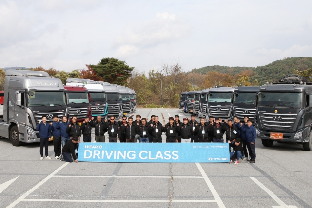 현대자동차는 지난 10일 리솜 리조트(충남 예산시 소재)에서 대형트럭 엑시언트 차주 20명을 초청해 ‘히어로 드라이빙 클래스(H:EAR-O Driving Class)’를 실시했다. (사진=현대차 제공)