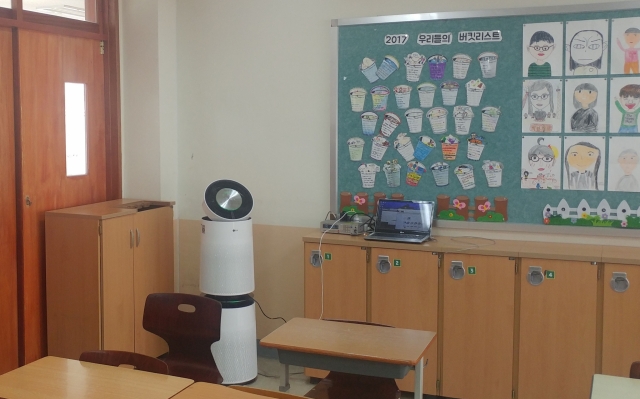 LG전자가 이달부터 광주광역시에 위치한 어린이집, 유치원, 초등학교 등 총 8개 학교 63개 교실에 퓨리케어 360° 공기청정기를 공급한다. 사진=LG전자 제공.