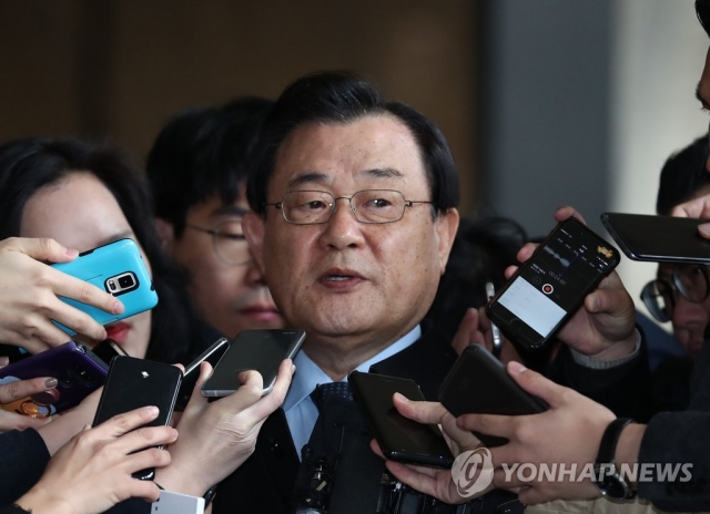 이병기 전 국정원장, 박근혜 전 대통령 특활비 상납 혐의 검찰 출석