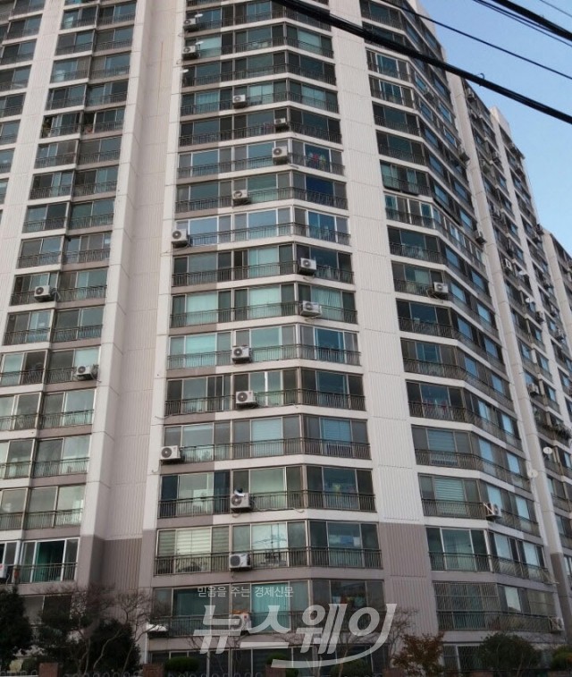 순천경찰서 여성 공무원, 아파트 위험한 불법 확장 '말썽'