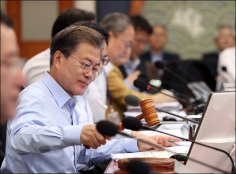 문재인 대통령, 전자결재로 ‘전병헌 사표’ 수리