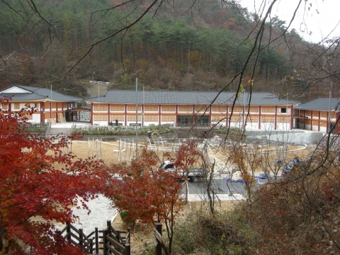 자연의 선물 마이산에서  인간의 선물 명인명품관을 느껴보세요!