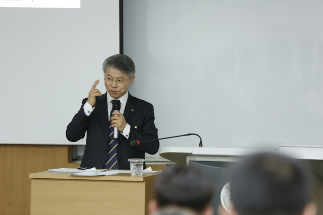 “개헌 논의, 구시대 법령 정비·시민권 확대에 초점을”