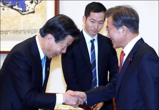 문재인 대통령과 야마구치 공명당 대표. 사진=연합뉴스 제공