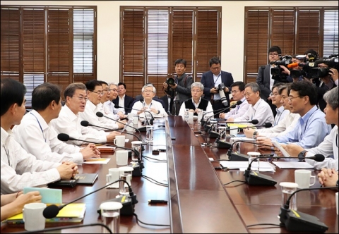 문재인 대통령의 ‘직접민주주의’ 100일 실험