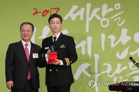 이국종 교수, ‘2017 세상을 밝게 만든 사람들’ 수상자 선정