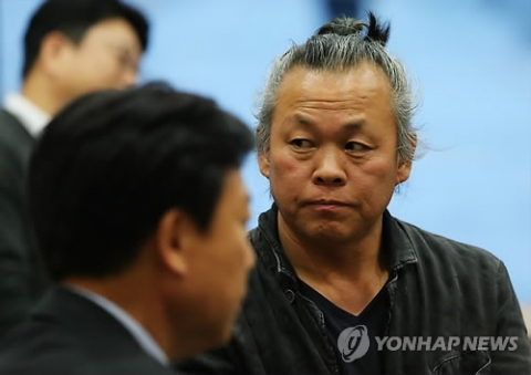 김기덕 감독, 여배우 폭행·베드신 강요 혐의로 검찰 조사