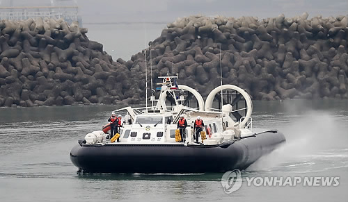 文대통령, 인천 낚싯배 전복 긴급대응 지시···사망 7명·의식불명 6명·실종 2명
