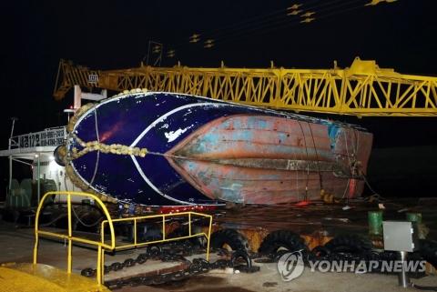 ‘영흥도 낚싯배 전복’ 급유선 선장 “낚싯배가 피해갈 줄 알았다”