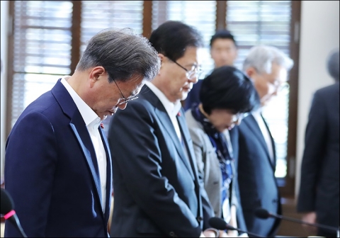 문재인 대통령 “낚싯배 충돌사고, 이유 막론하고 ‘국가 책임’”