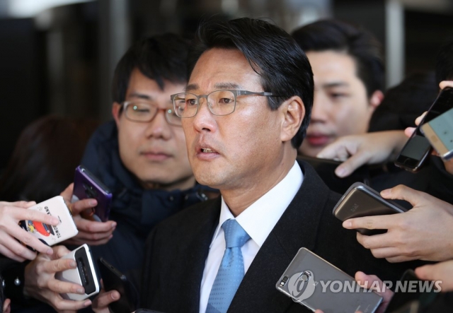 ‘군 댓글 공작 의혹’ 김태효 전 비서관, 검찰 출석