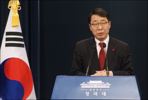 5년 9개월만에 ‘인권위 특별보고’ 받은 문재인 대통령