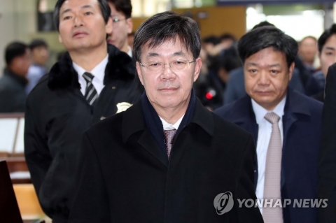 ‘돈 봉투 만찬’ 이영렬 전 지검장, 1심서 무죄···“김영란법 위반으로 보기 힘들다”