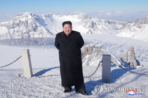 北 김정은, 백두산 올라···삼지연읍 주변 시설 시찰