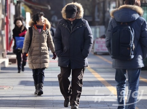 출근길 맹추위, 낮부터 평년 기온 회복···미세먼지 ‘일시 나쁨’