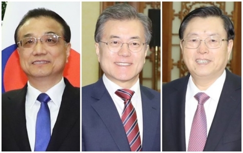 실익미팅 가진 文대통령, 장더장과 ‘안보’ 리커창과 ‘경제’ 논의