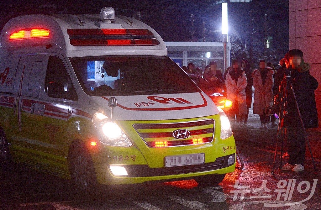 [NW포토]샤이니 종현 사망, ‘응급실 향하는 119 구급대’