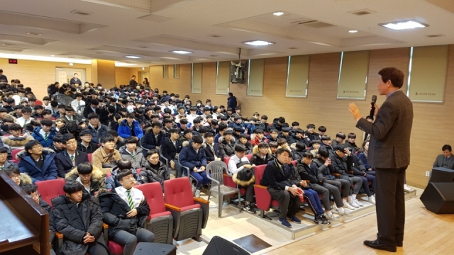 나의균 총장의 전주영생고 특강 모습.