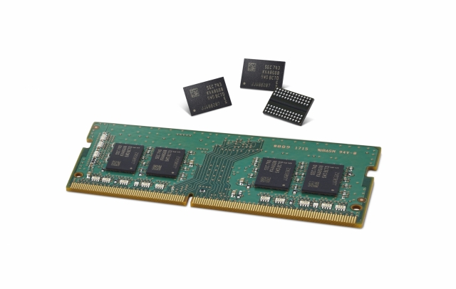 삼성전자가 세계 최초로 양산을 시작하는 ‘1y나노 공정기반 8Gb DDR4 D램’ 제품. 사진=삼성전자 제공