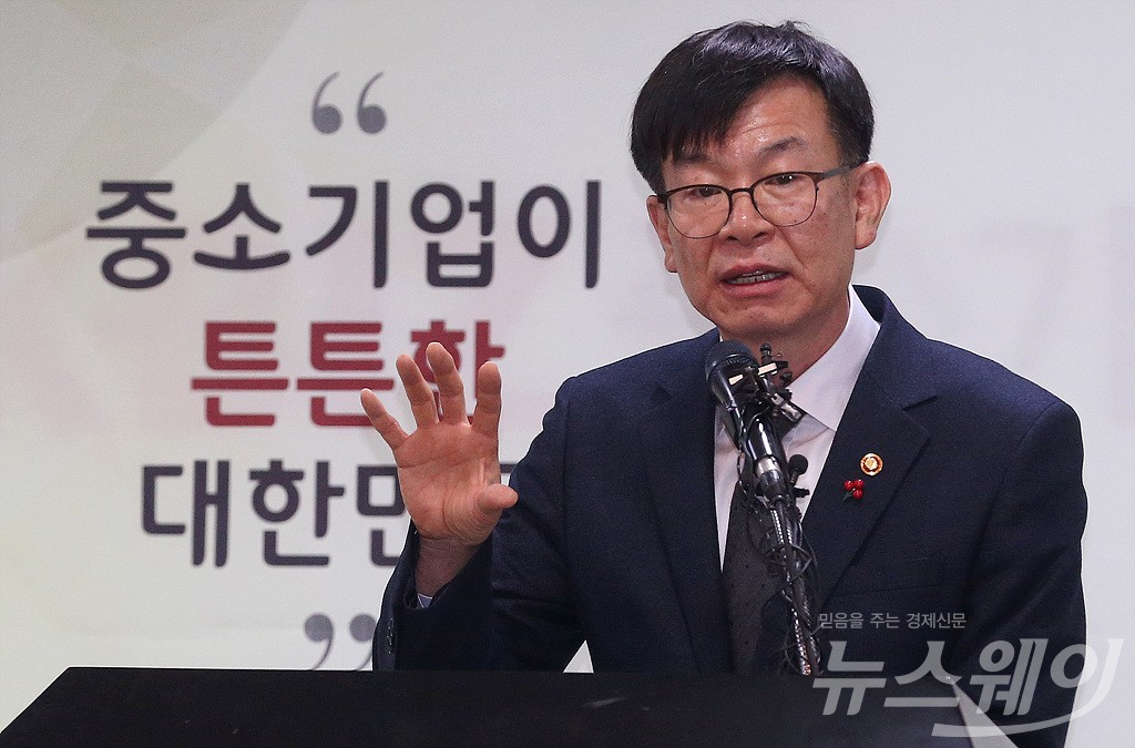 [NW포토]하도급거래 공정화 종합대책 발표하는 김상조 공정거래위원장