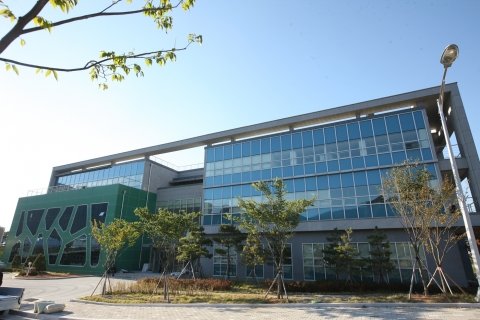 첨단방사선연구소, 직접 생산한 기능성쌀 어려운 이웃 위해 기탁