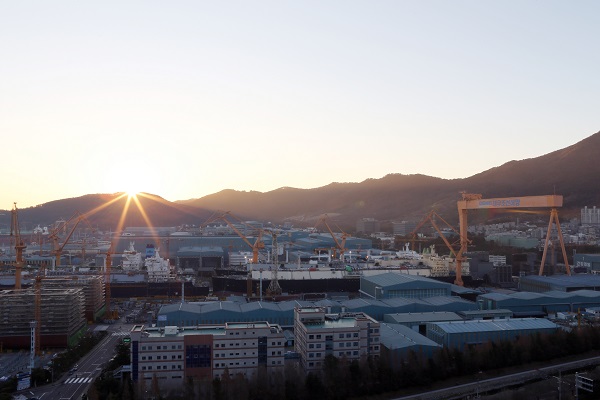 거제시는 대한민국 조선 요충지다. 지난해 국내 조선업 수주 40% 이상 차지한 곳이기도 하다. 대우조선해양이 약 30억달러, 삼성중공업이 60억달러로 알려졌다. 사진=대우조선해양 제공