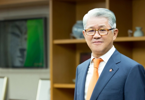 최신원 SK네트웍스 회장의 야심···‘렌터카 1등’ 롯데 잡는다