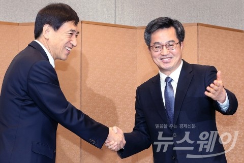 김동연-이주열, 깜짝 회동···보호무역 대응 논의