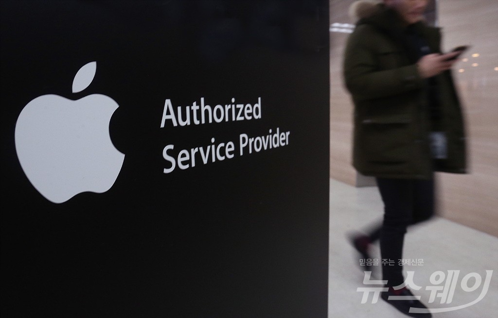 [NW포토]‘애플… 아이폰 배터리 할인 교체 정책에 뿔난 충성 고객들’