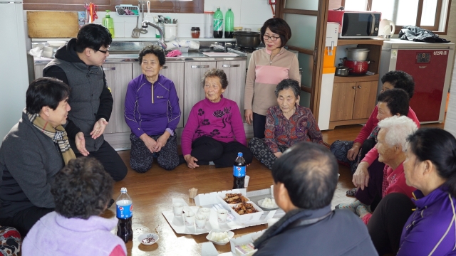 완주 삼례읍 ,굿 푸드쉐어링 “매달 경로당에 치킨 배달”