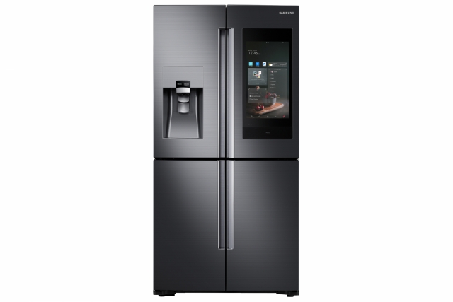 삼성전자가 CES서 처음 공개한 2018년형 패밀리허브 냉장고 제품이미지. 사진=삼성전자 제공.
