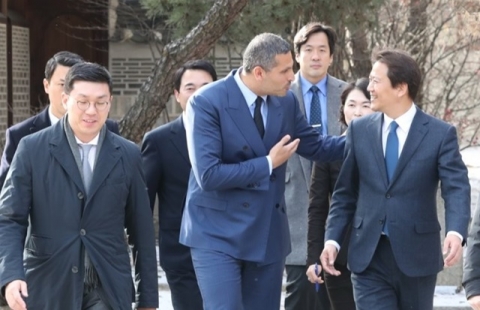 칼둔 다시 만난 임종석, 화기애애한 분위기 속 대화도 길어져