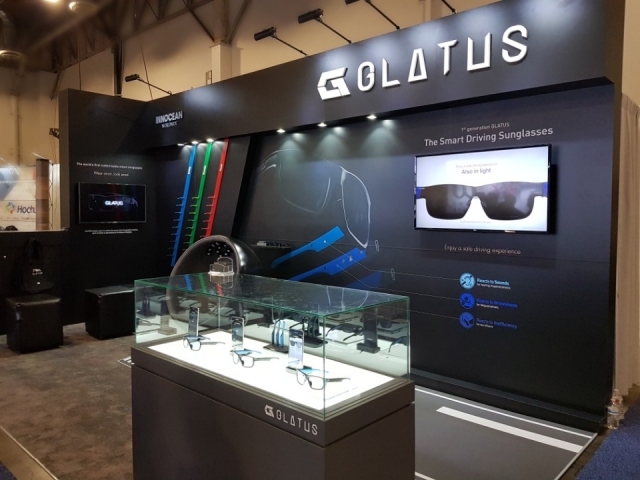 이노션 월드와이드가 미국 라스베이거스에서 열리고 있는 ‘국제 전자제품 박람회(CES) 2018’를 통해 스마트 드라이빙 선글라스 ‘글라투스(GLATUS)’ 단독부스를 설치하고 글로벌 무대에 첫 선을 보였다. (사진=이노션 제공)